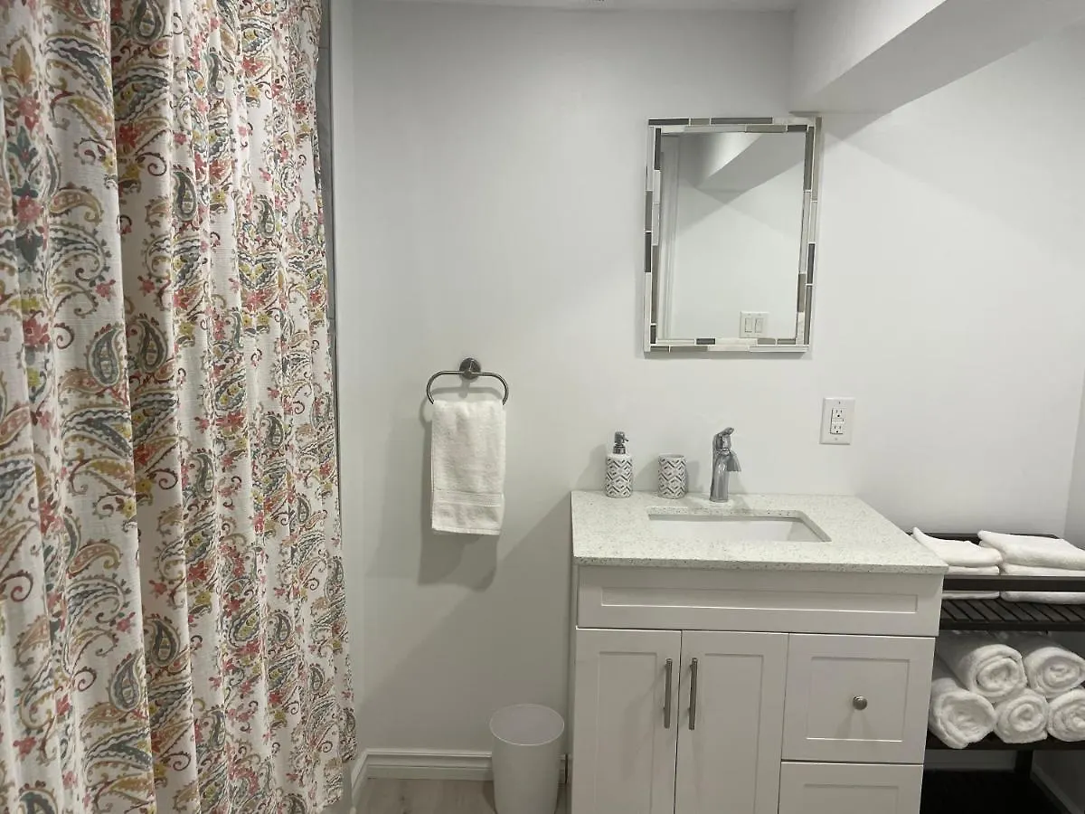 Newly Renovated 2 Bedroom 1 Ba *10 Min Walk To Falls* Cataratas do Niágara Apartamento